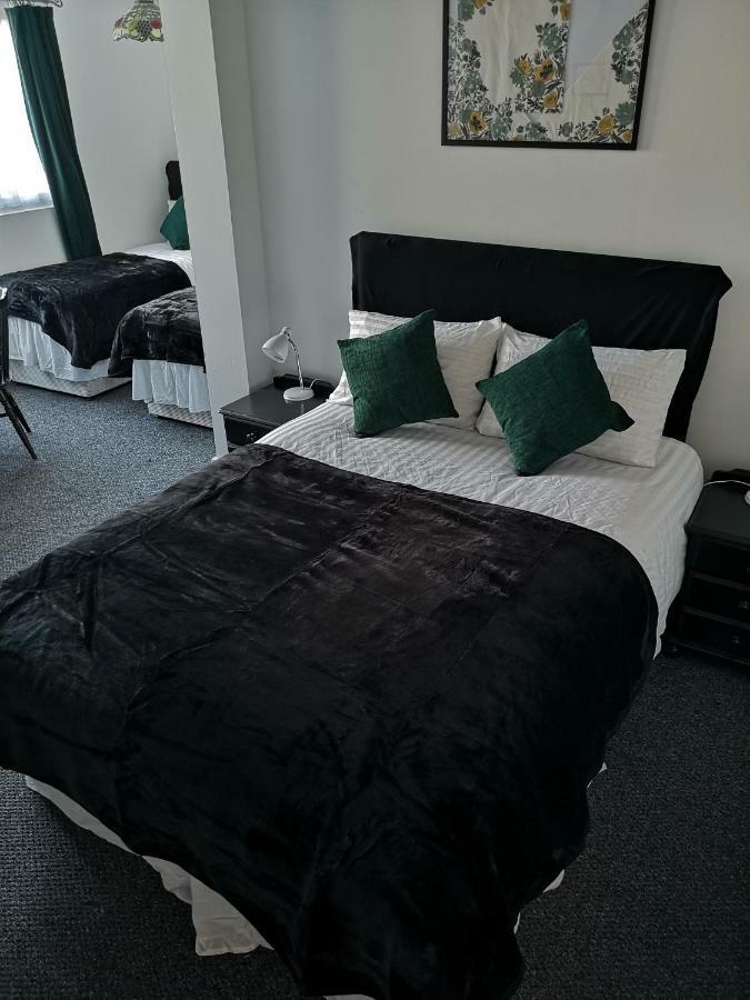 Havering Hotel Romford Room photo